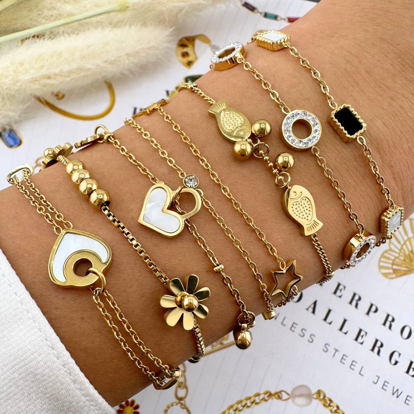 Pulsera Romántica con Dijes Corazon