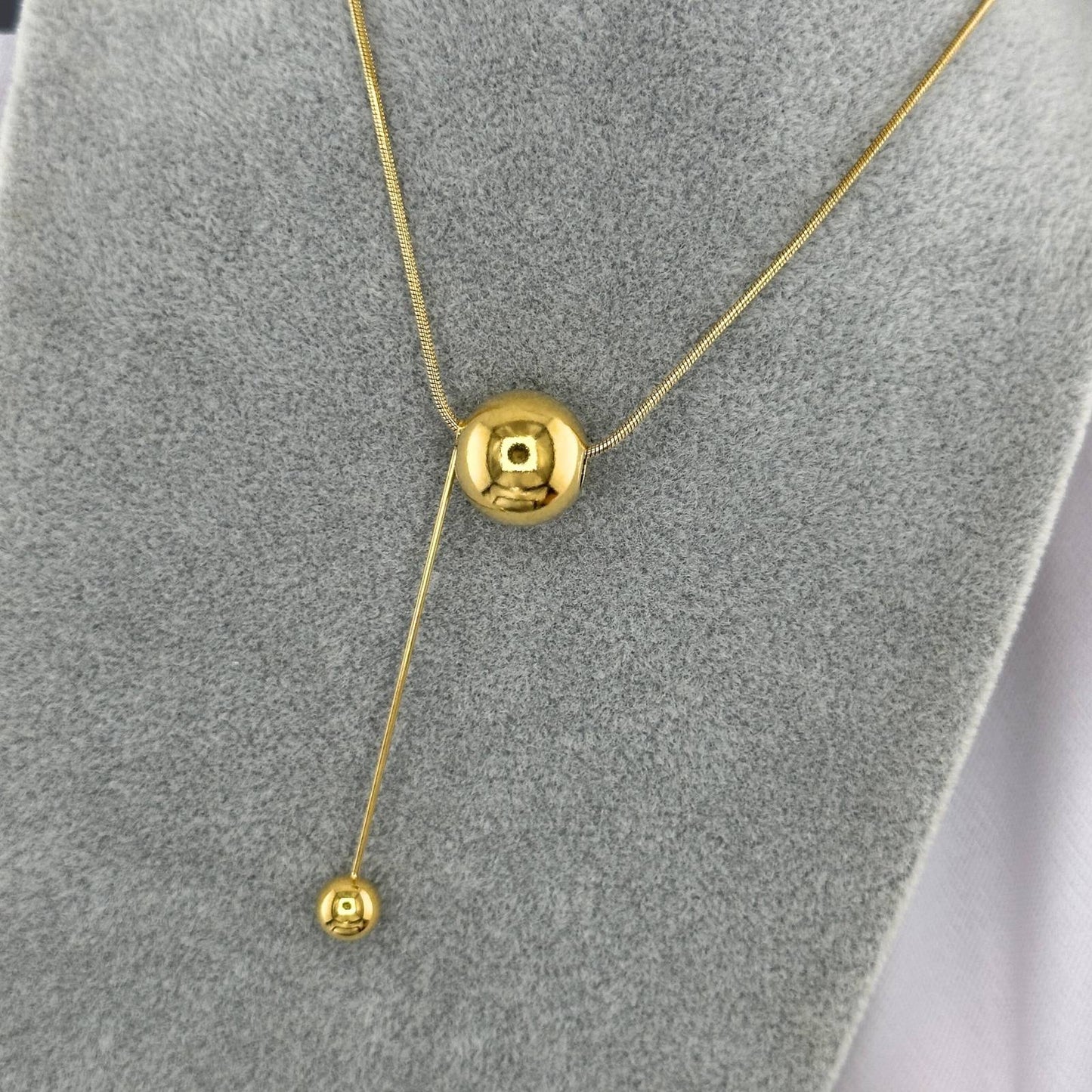 Collar Elegante con Dije de Esferas